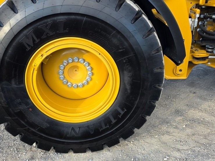 2024-caterpillar-930-image-12