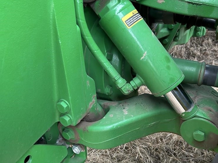 2014-john-deere-8320r-image-16