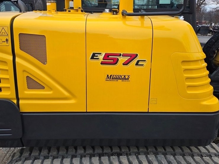 2020-new-holland-e57c-image-18