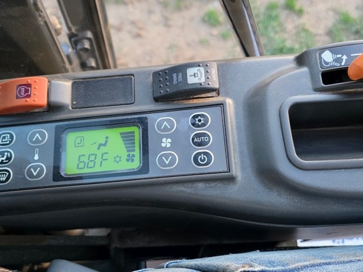 2022-case-cx250d-image-88