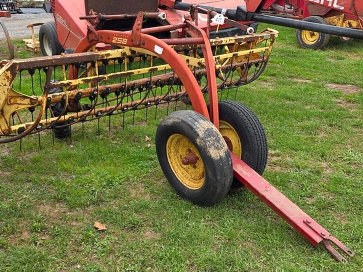 new-holland-258-image-1