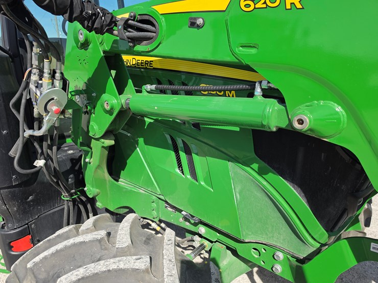 2019-john-deere-6130m-image-8