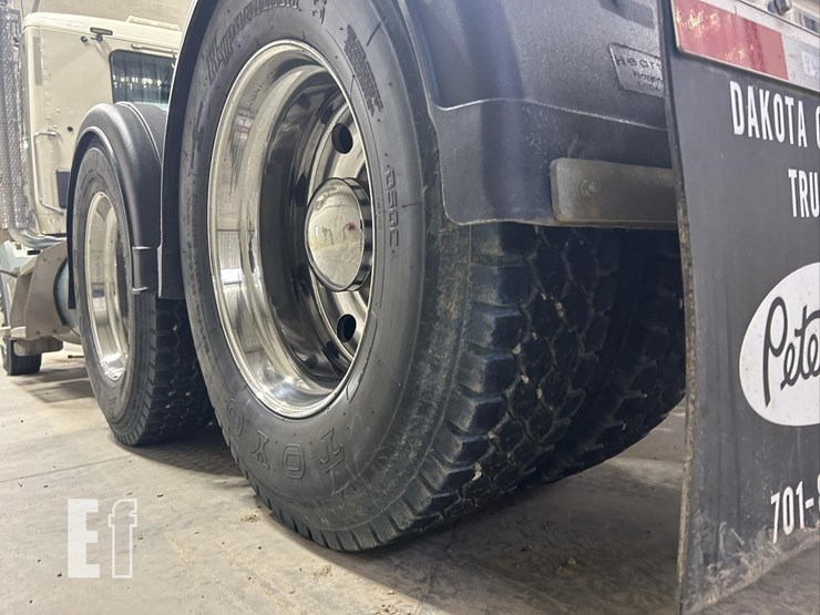 2016-peterbilt-579-image-39