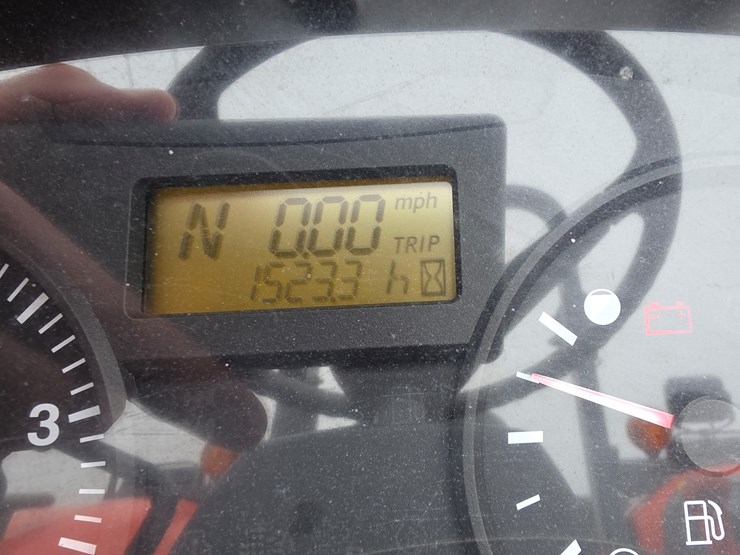 2014-kubota-m6060-image-14