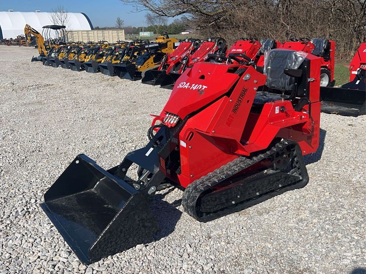 2026-sdlanch-sda-140t-mini-skid-steer-image-1