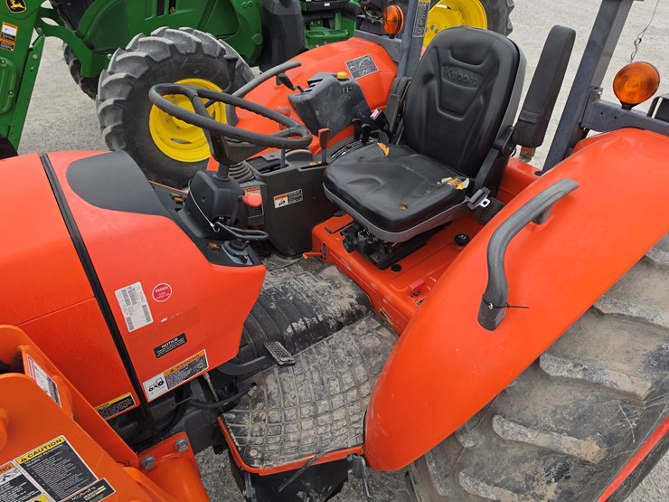 2014-kubota-m6060-image-10
