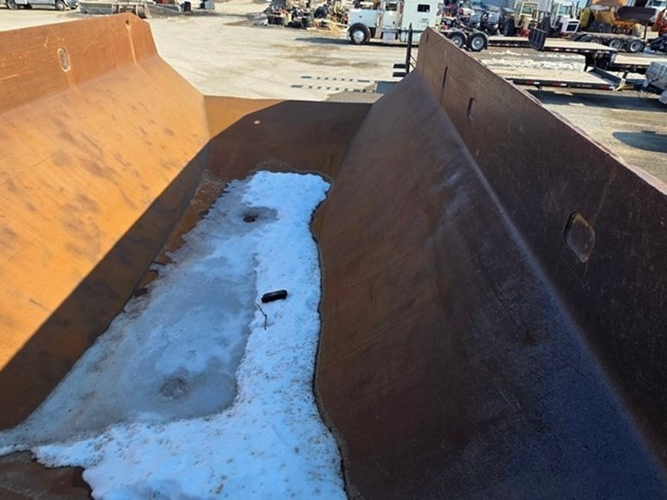 2014-caterpillar-740b-image-67