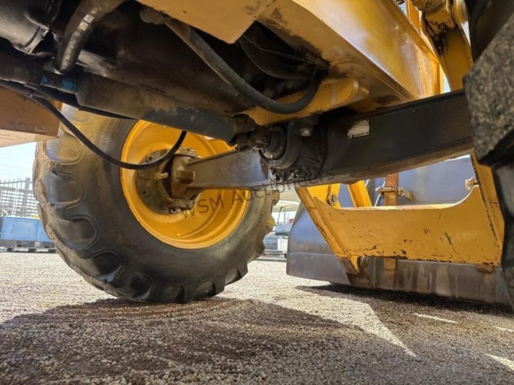 new-holland-lb115-image-36