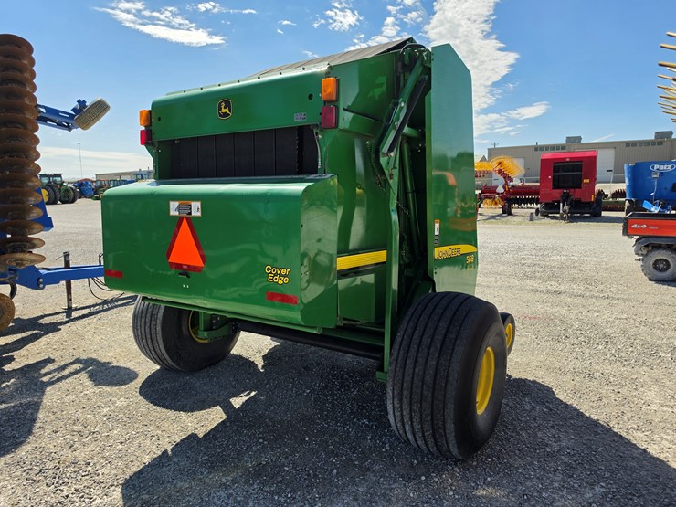 2010-john-deere-568-image-11