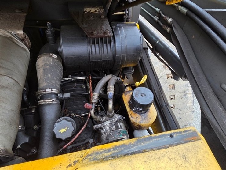 2010-new-holland-c185-image-43