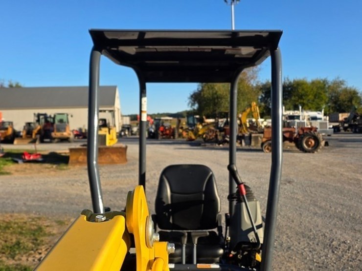 2022-kobelco-sk17sr-image-32