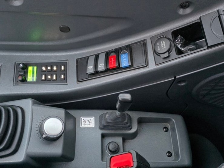 2020-new-holland-e57c-image-70