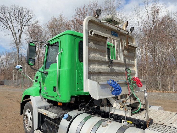 2018-mack-pinnacle-cxu613-image-23