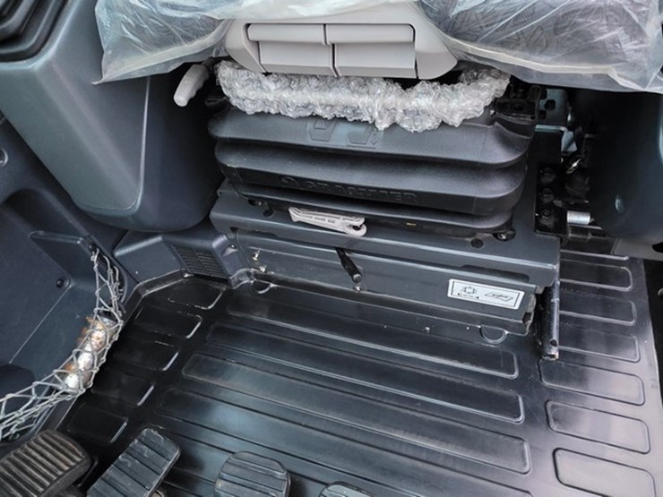 2020-new-holland-e57c-image-63