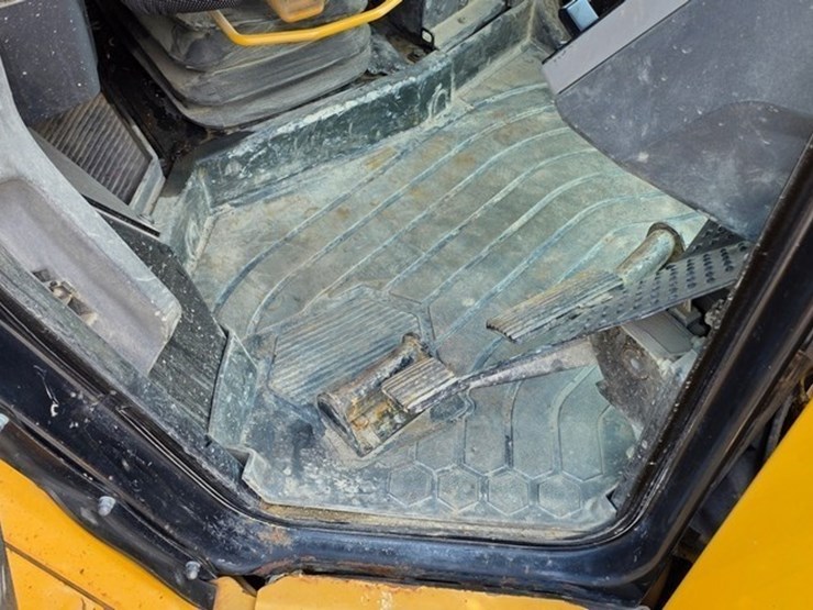 2021-caterpillar-d5-lgp-image-68