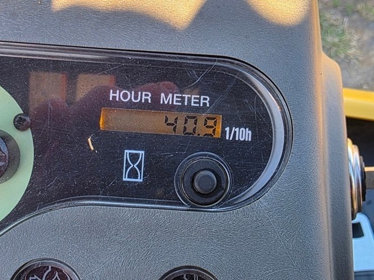 2022-kobelco-sk17sr-image-53