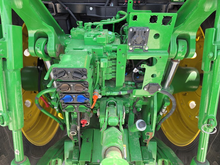 2021-john-deere-7r-210-image-11