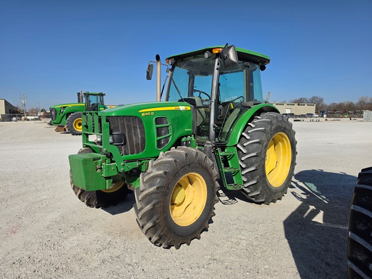 2011-john-deere-6140d-image-1