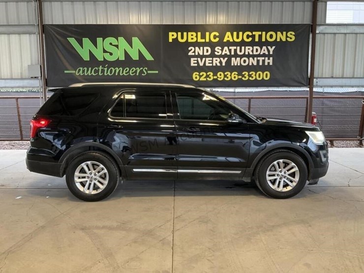 2016-ford-explorer-xlt-image-1