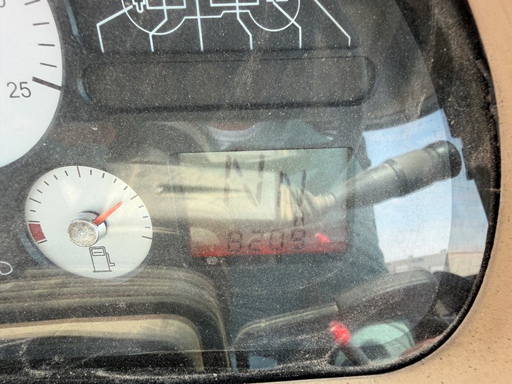 2004-agco-rt100a-image-16