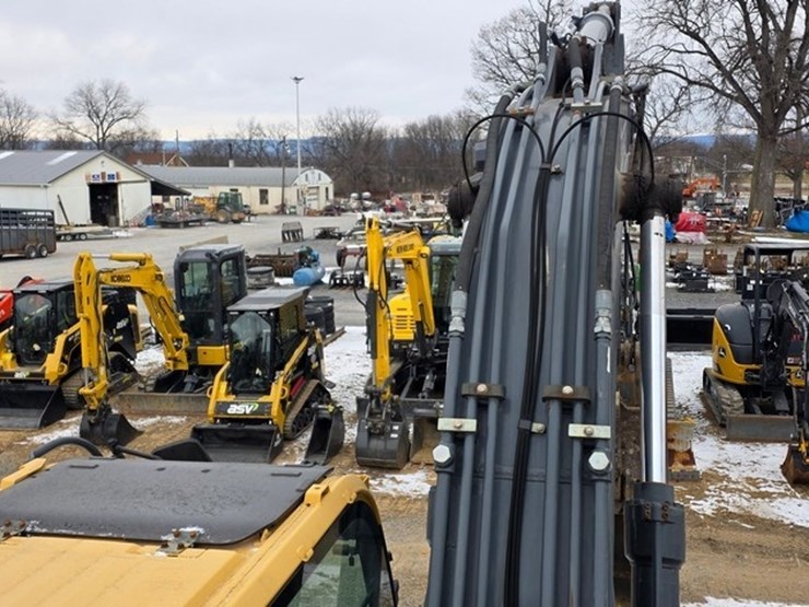 2012-deere-200d-lc-image-65