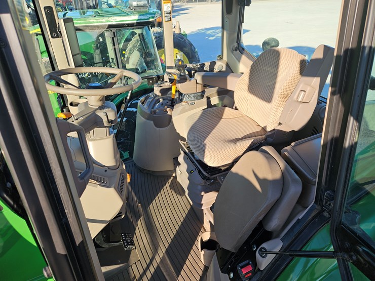 2024-john-deere-6175m-image-10