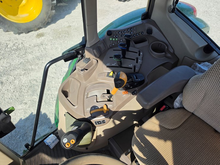 2020-john-deere-6110m-image-8