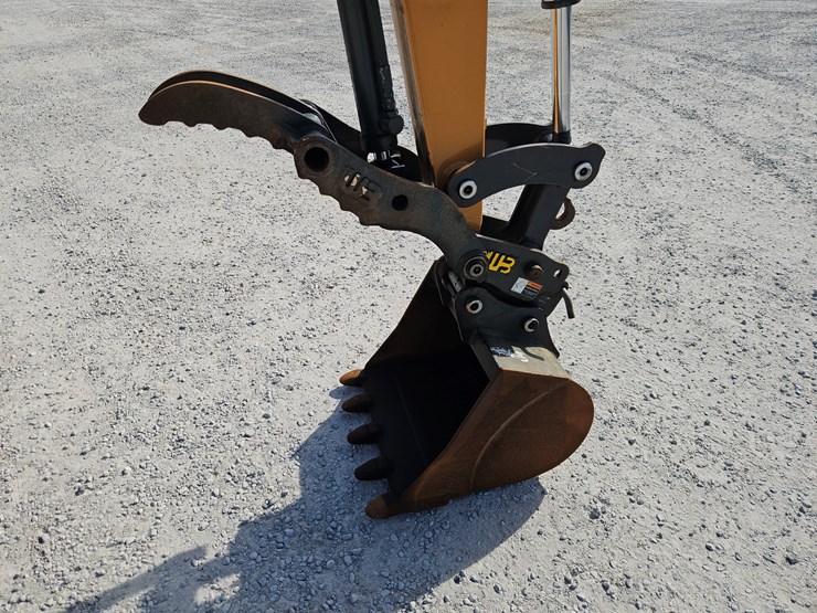 2019-case-cx37c-image-25