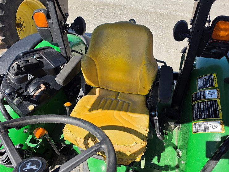2014-john-deere-5085m-image-14