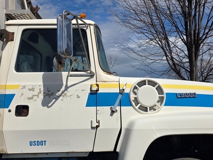 1991-ford-l9000-image-36