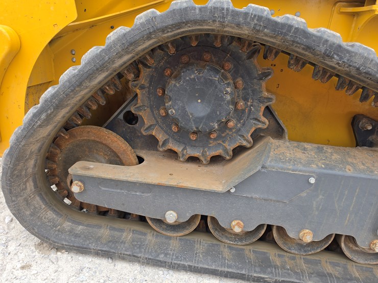 2023-deere-317g-image-21