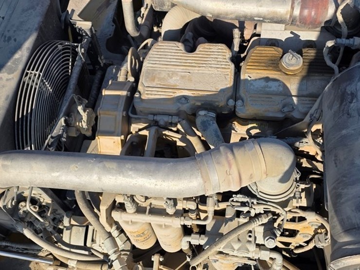 2014-caterpillar-740b-image-62