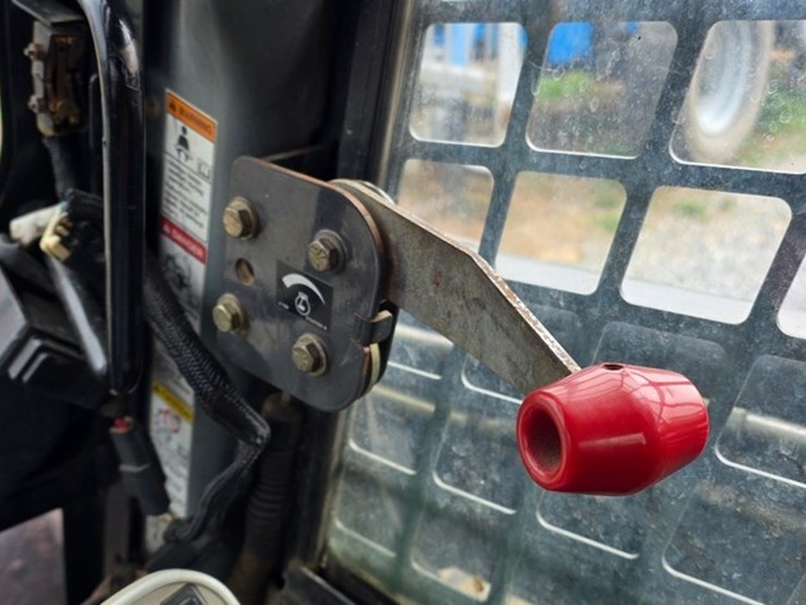 2008-new-holland-c185-image-51