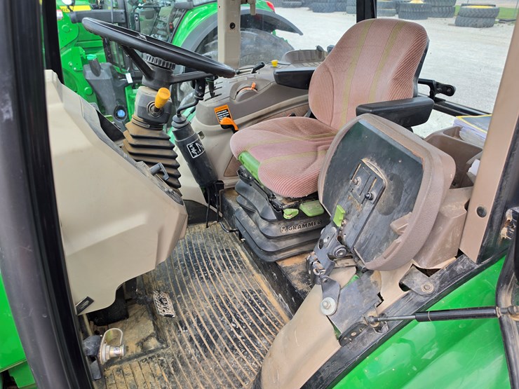 2014-john-deere-6140d-image-10