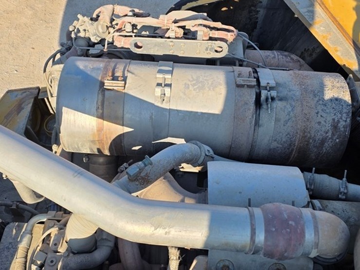 2014-caterpillar-740b-image-63