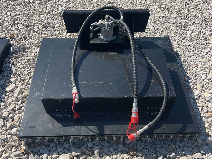 sdlanch-mini-skid-steer-brush-cutter-image-1