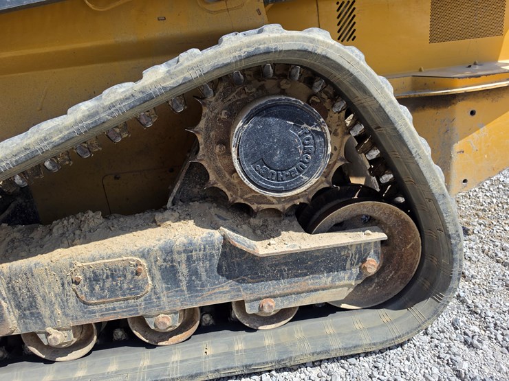 2015-deere-323e-image-15