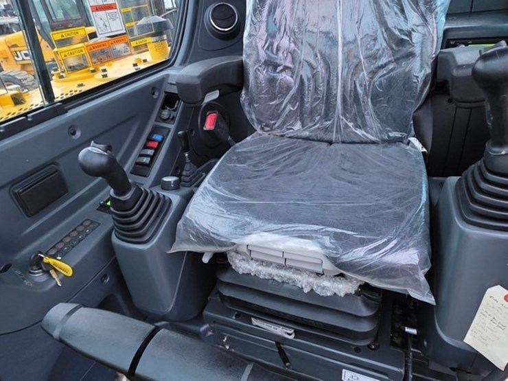 2020-new-holland-e57c-image-64