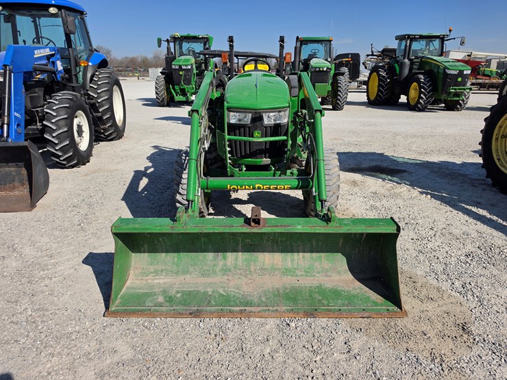 2018-john-deere-4052m-image-2