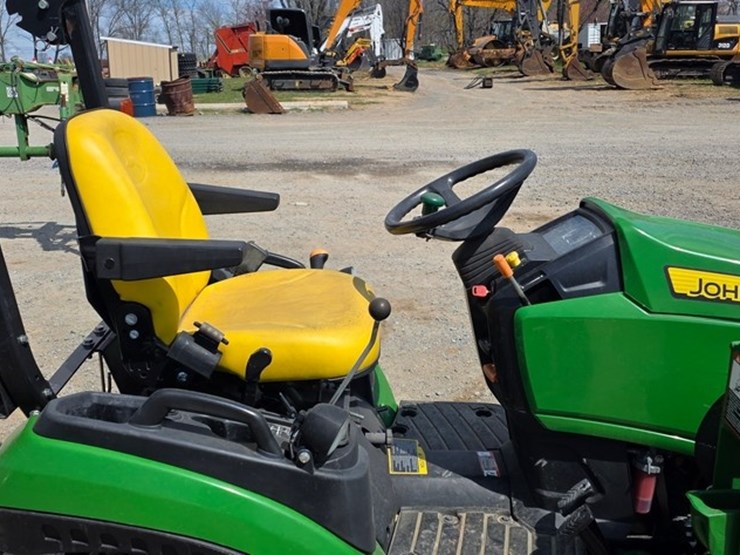 2014-john-deere-1025r-image-11