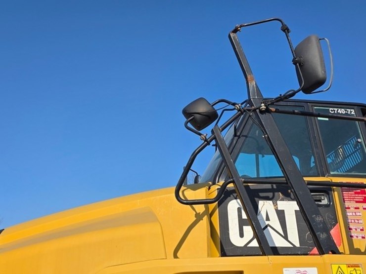 2014-caterpillar-740b-image-10