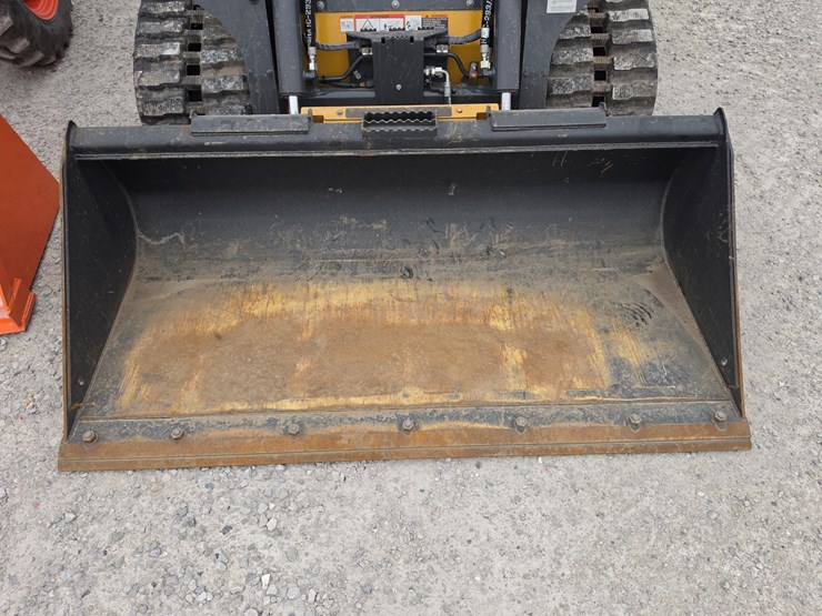 2023-deere-317g-image-3