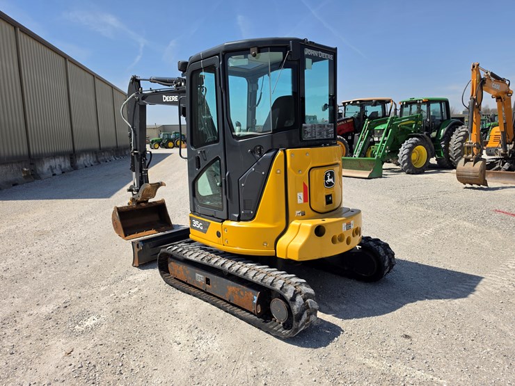 2022-deere-35g-image-15