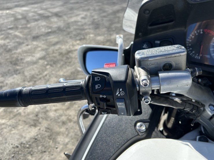 2009-honda-st1300-motorcycle-image-19