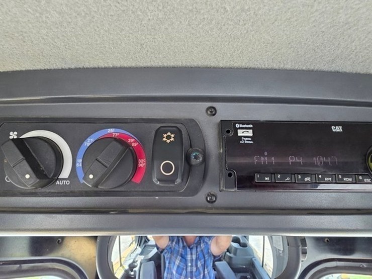 2021-caterpillar-d5-lgp-image-89