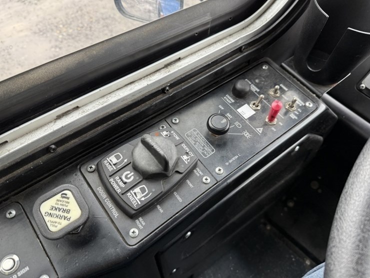 2012-gillig-40'-electric-transit-bus-image-26