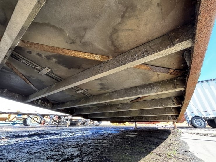 1991-columbia-tri-axle-possum-belly-chip-trailer-image-16