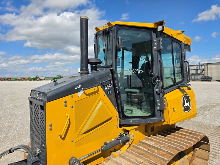 2023-deere-450-lgp-image-6
