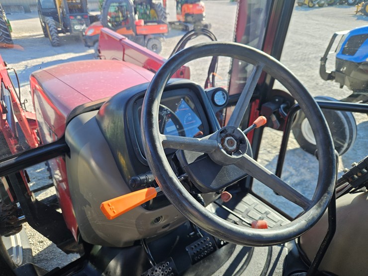 2012-case-ih-farmall-125a-image-19