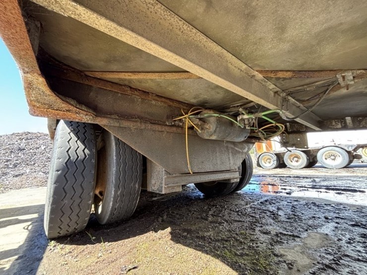1991-columbia-tri-axle-possum-belly-chip-trailer-image-15
